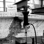 Durchbiegung und Rissbild eines Versuchsträgers, ETH Hönggerberg, Zürich, 1992, V. Sigrist und P. Marti Foto: V. Sigrist
